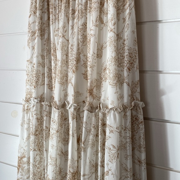 NWT Women’s size Medium BALTIC BORN tan and white floral maxi dress. - Picture 7 of 8